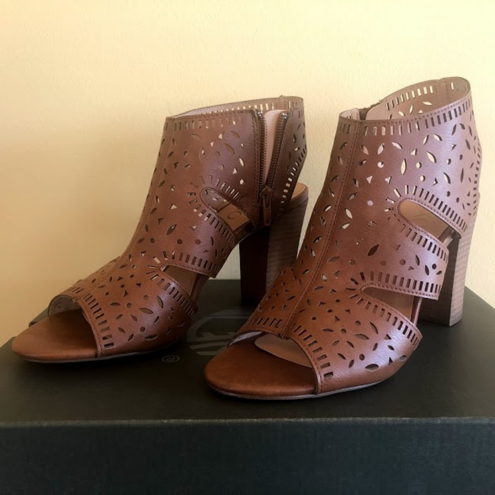 XOXO "Bloom" Open Toe Sandal Pump (9M)